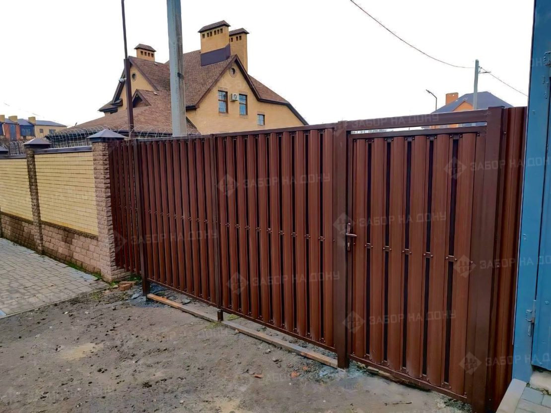 Ворота с калиткой для частного дома и дачи  в Новокубанске